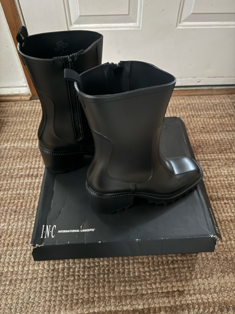 INC International Concepts Women’s Eddiie Black Rubber Rain Boots, Size 10, NWB